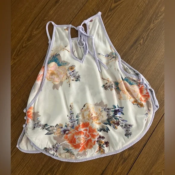 Free People 
XS
White Lavender 
Floral Tank
EUC - Picture 2 of 8